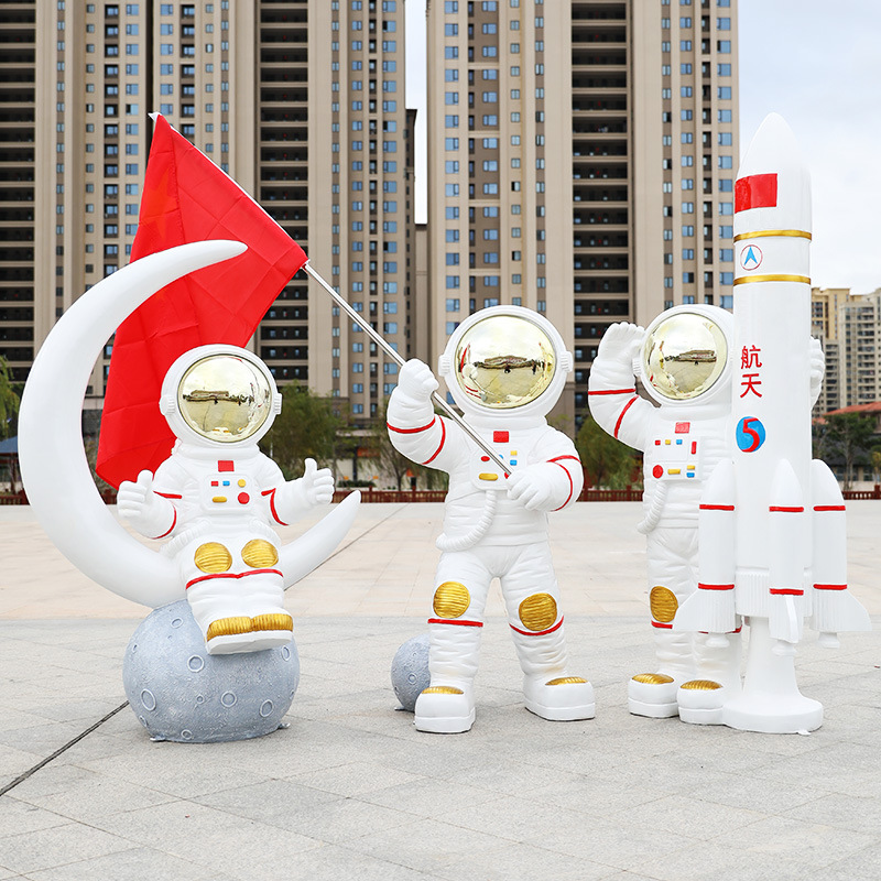Escultura de astronauta em fib - Gardening Tools Sketch avaliação e preço